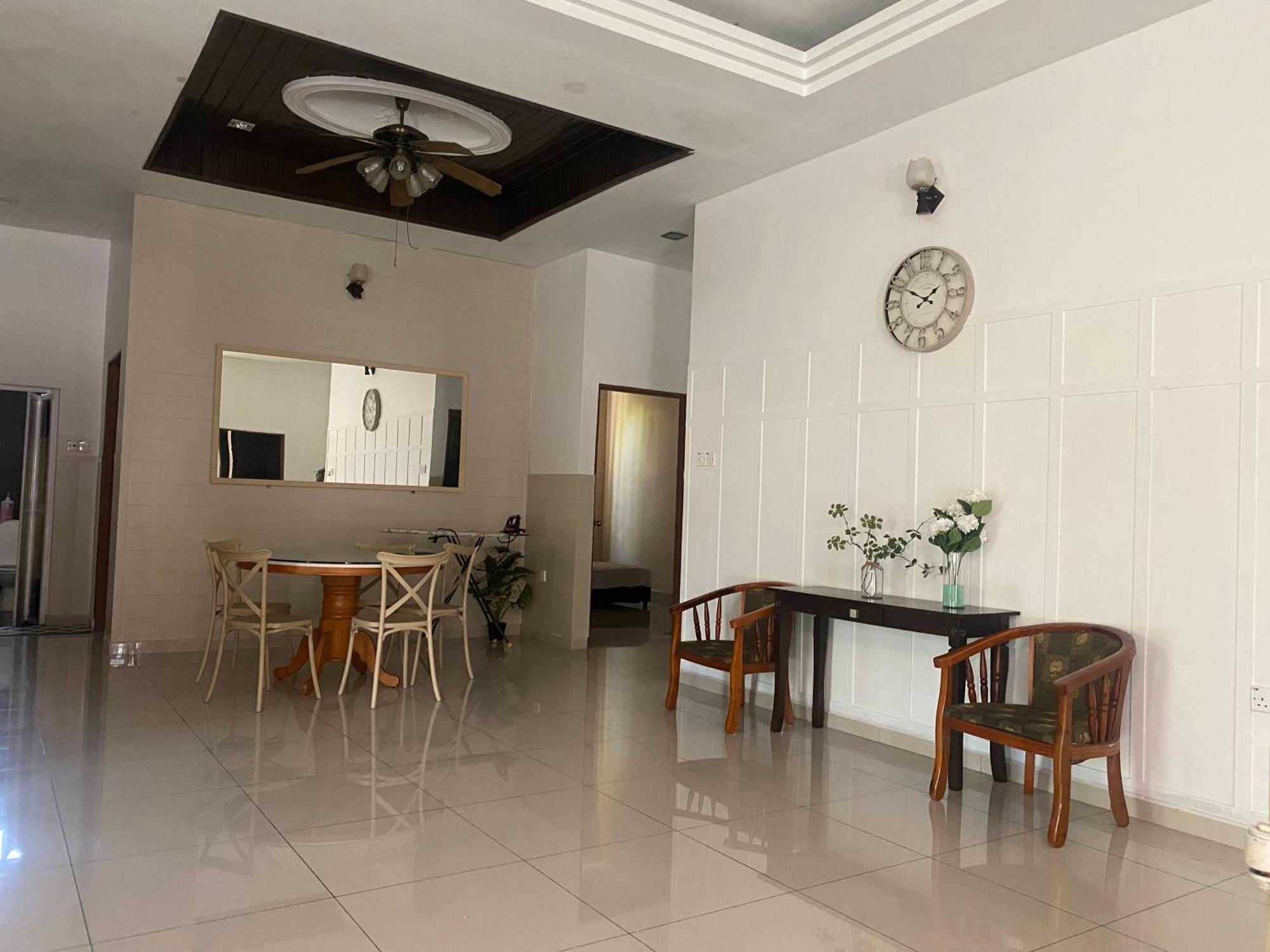 Leissa Homestay Ayer Hitam Kültér fotó